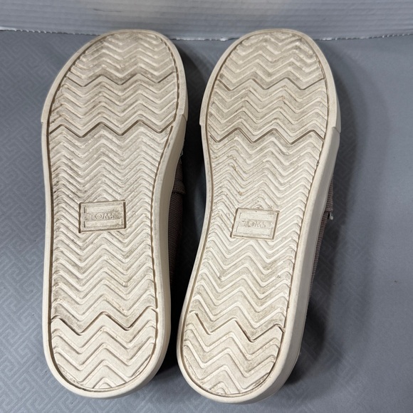 Toms Classic Beige Slip-On Shoes with Striped Interior Boat Style Casual Size 8 - Picture 7 of 14